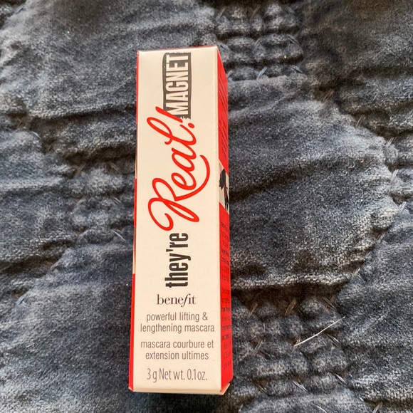 Benefit Pouch and Minis - Picture 2 of 6